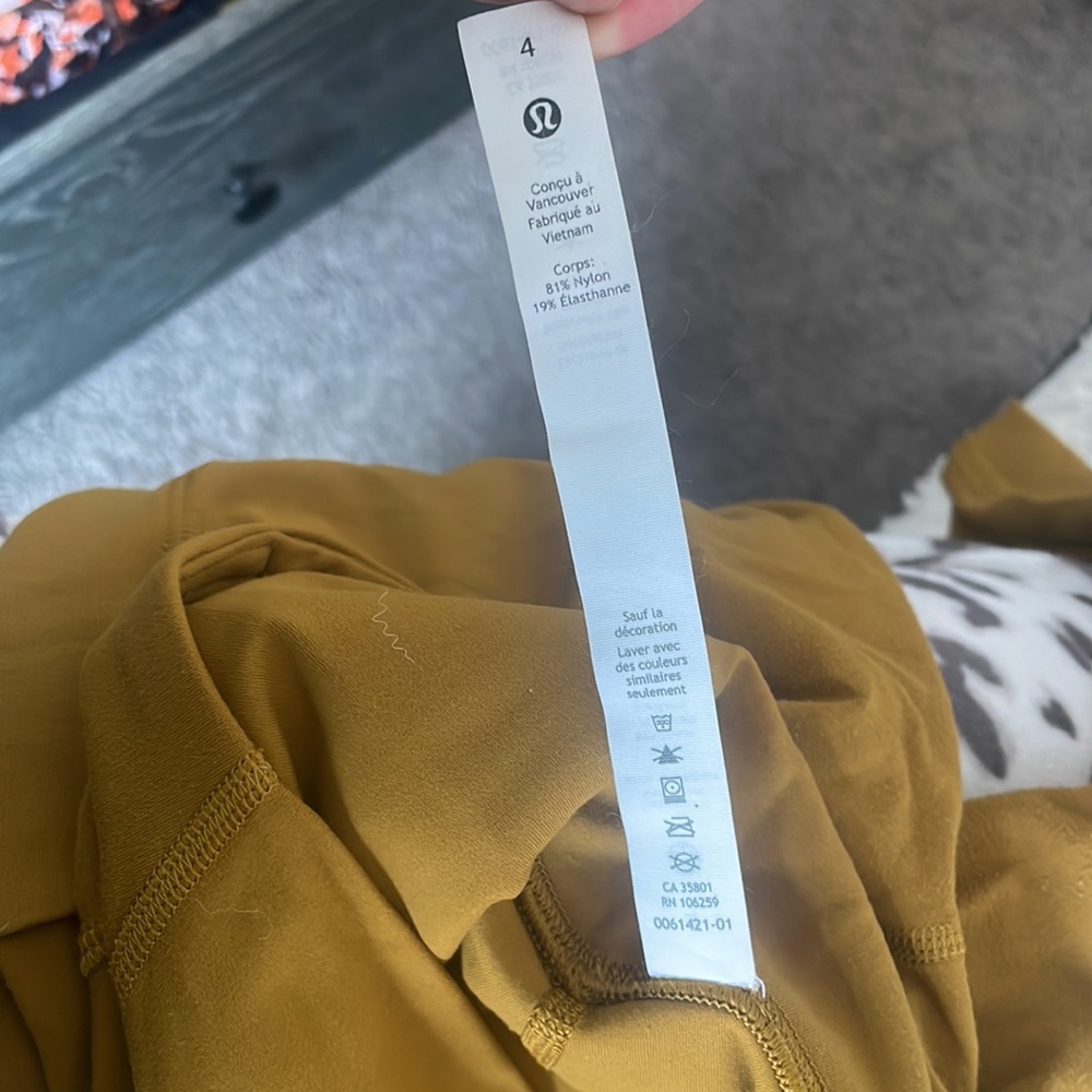 Lululemon high rise leggings with pockets - Picture 7 of 7